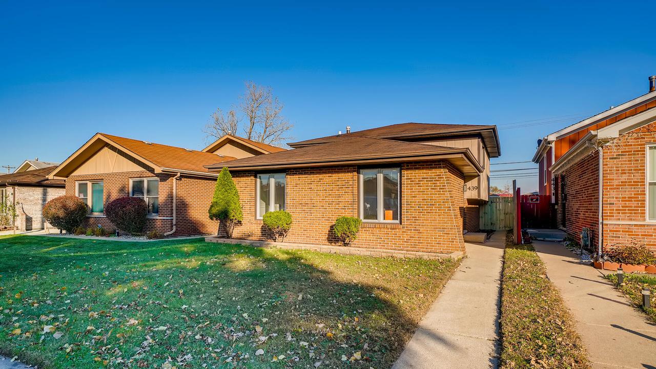 439 Hoxie Ave., Calumet City, IL 60409