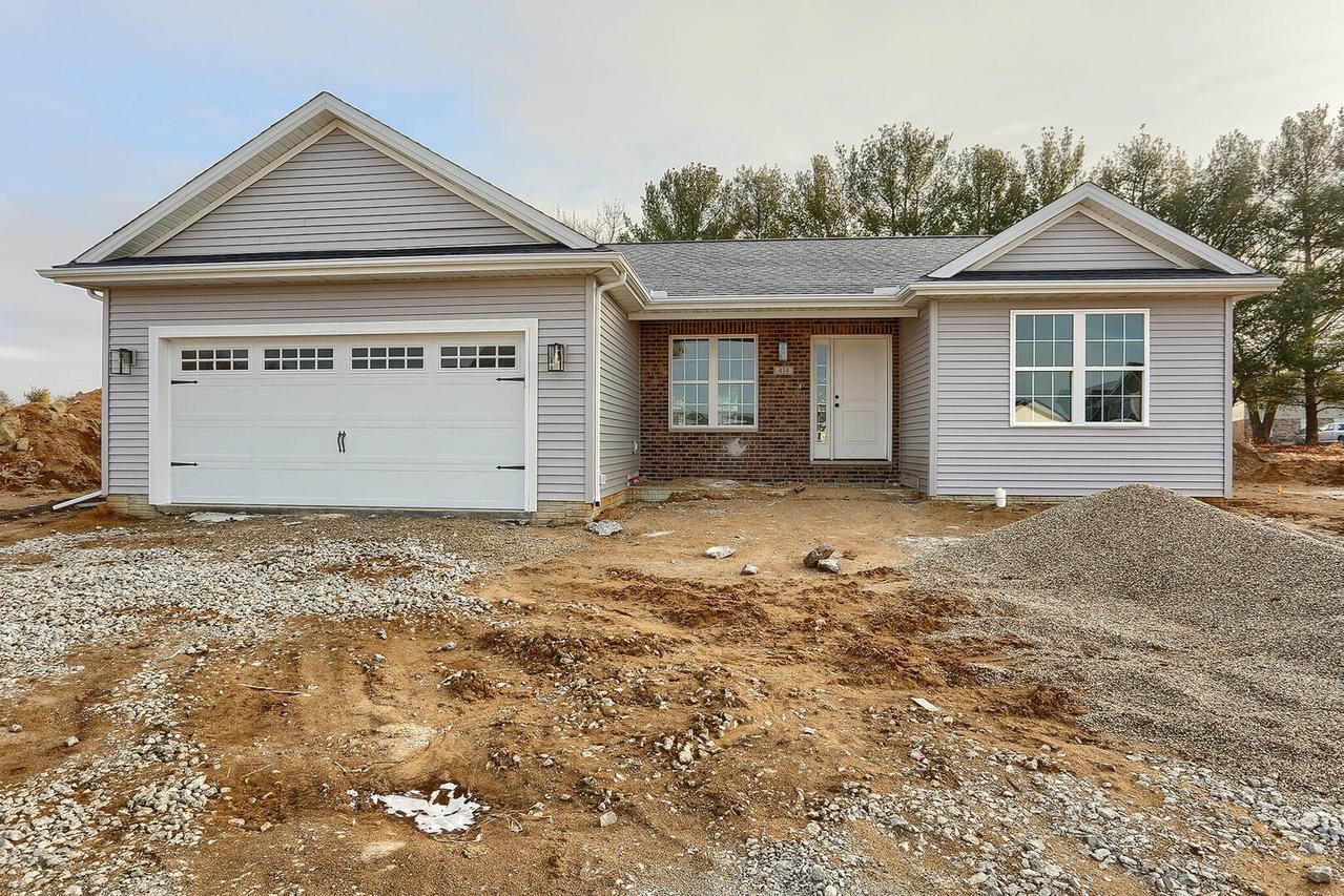 414 Red Bud Dr., Mahomet, IL 61853