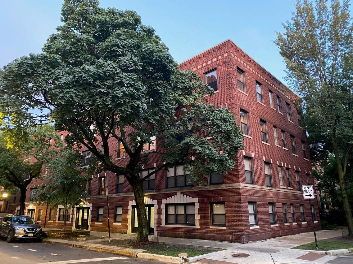 1253 W Roscoe St. #2, Chicago, IL 60657