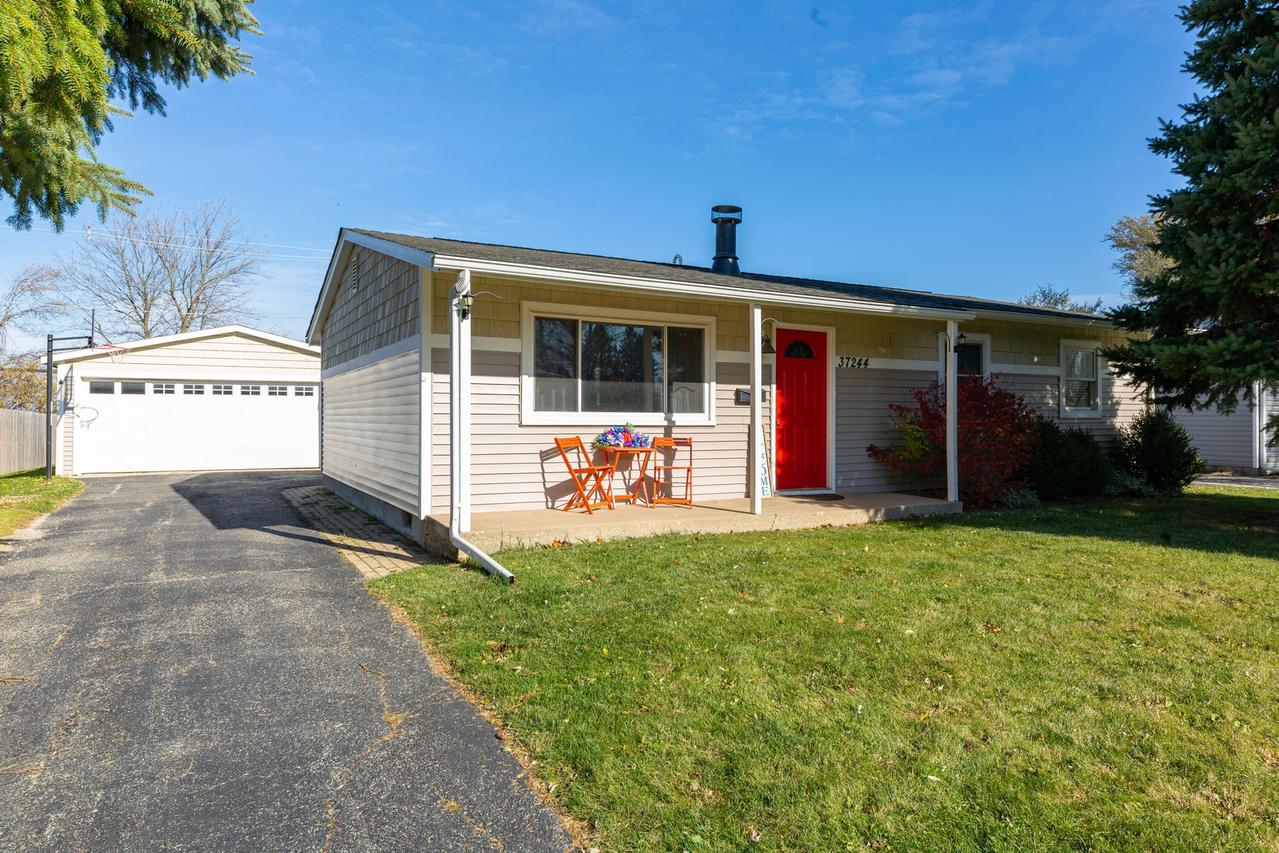 37244 N Grandwood Dr., Gurnee, IL 60031