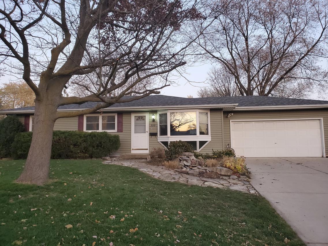 399 Laurel Dr., North Aurora, IL 60542