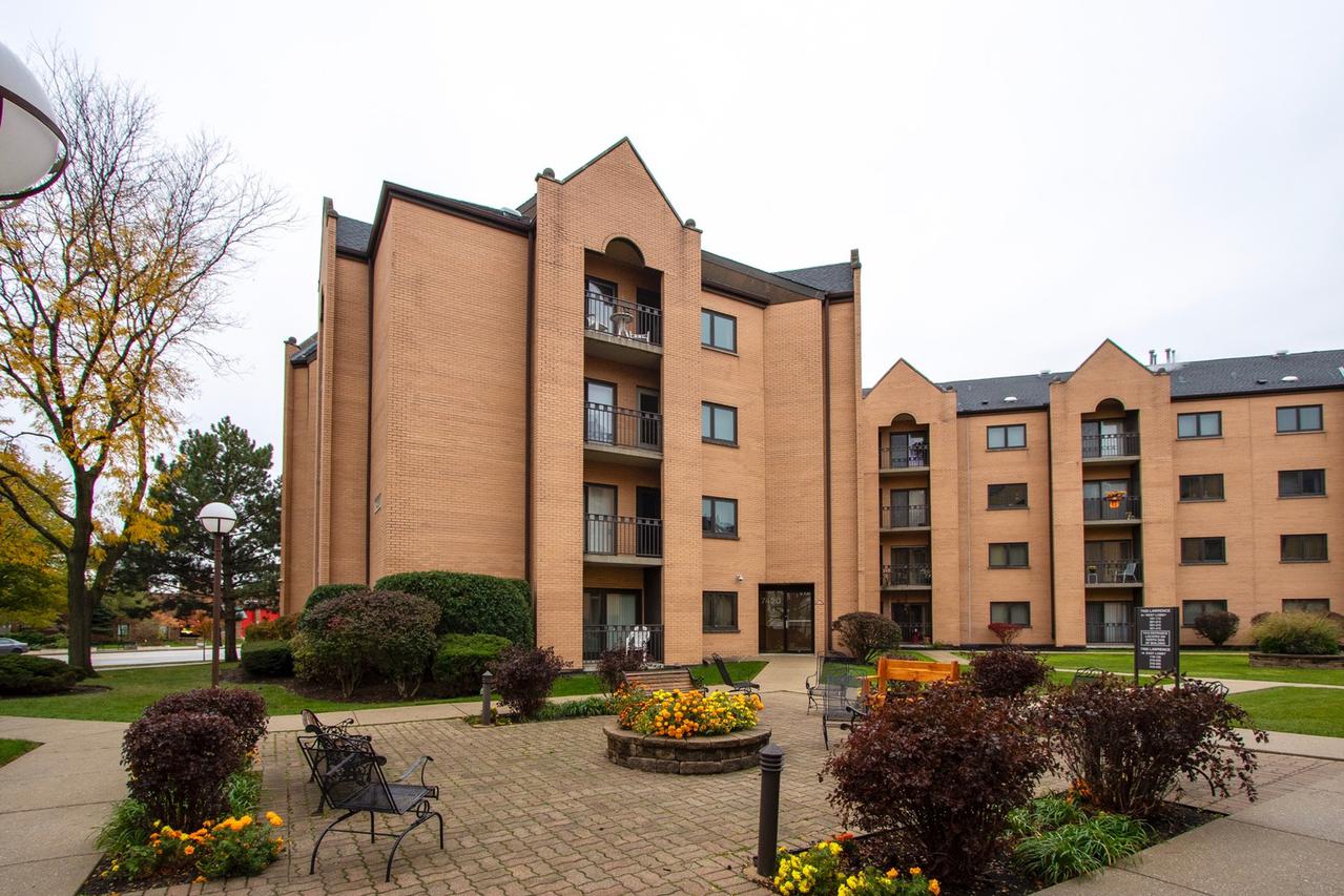 7420 W Lawrence Ave. #109, Harwood Heights, IL 60706