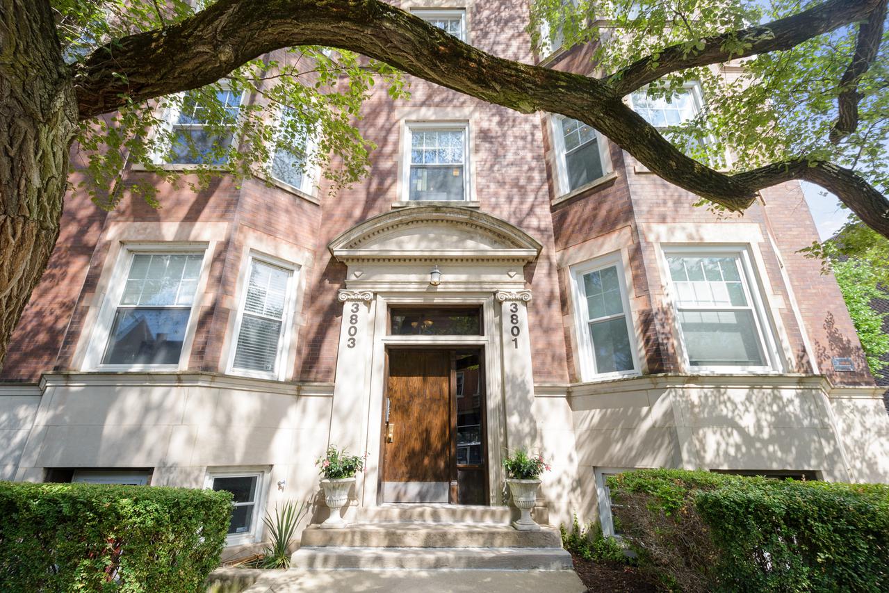 3801 N Wilton Ave. #2S, Chicago, IL 60613