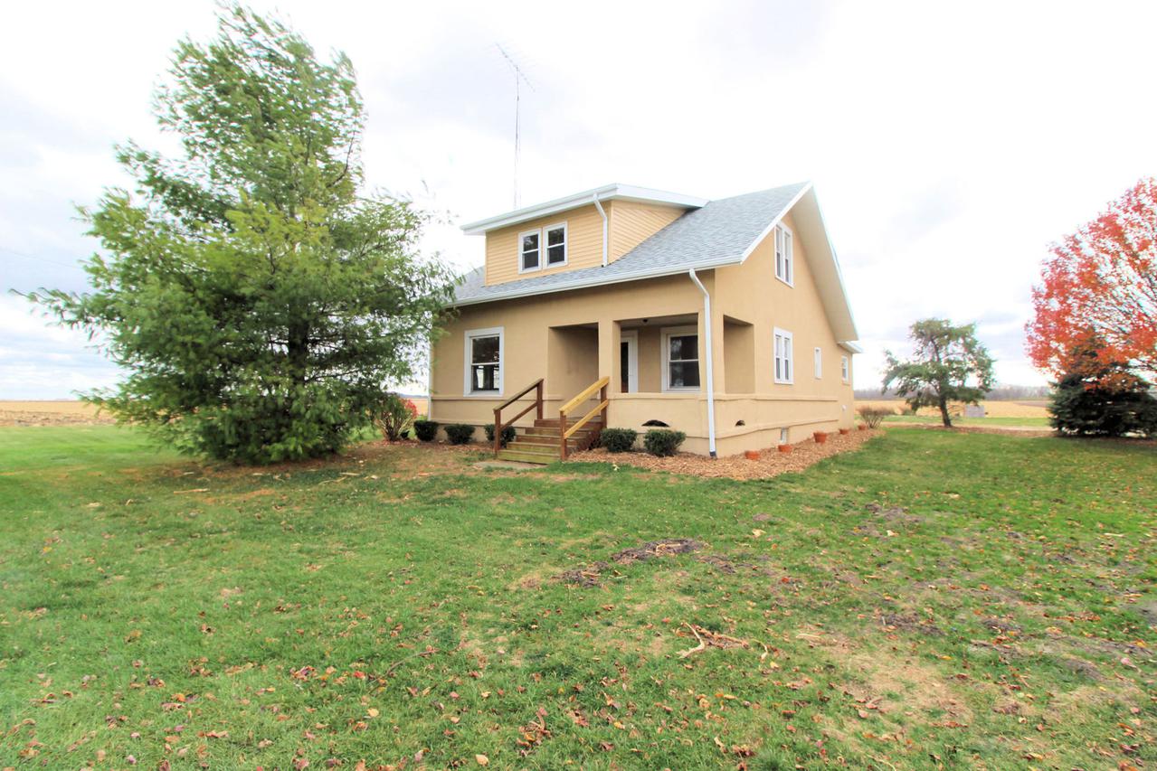 2151 E 3300 North Rd., St. Anne, IL 60964