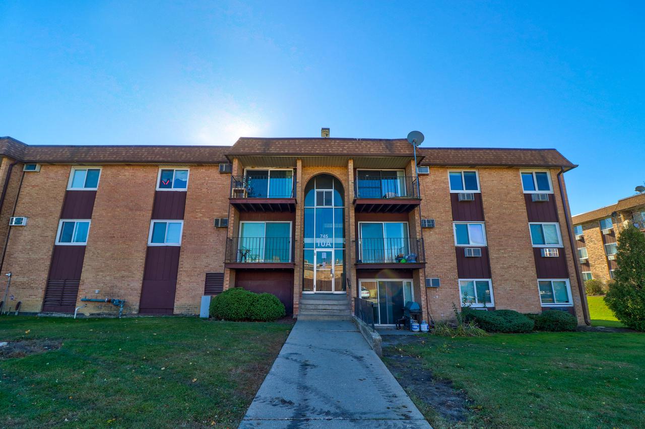 745 Heritage Dr. #10206, Hoffman Estates, IL 60169