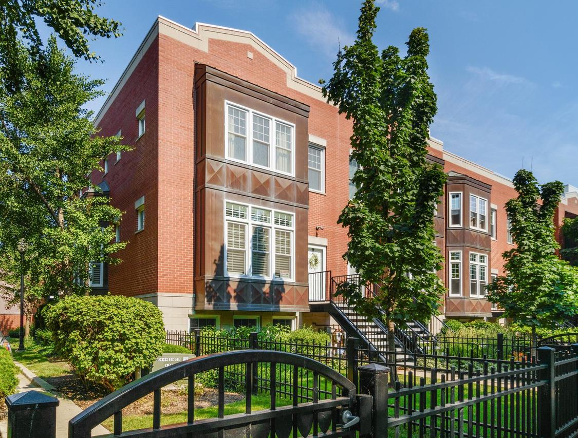 1405 S Campus Pkwy., Chicago, IL 60608