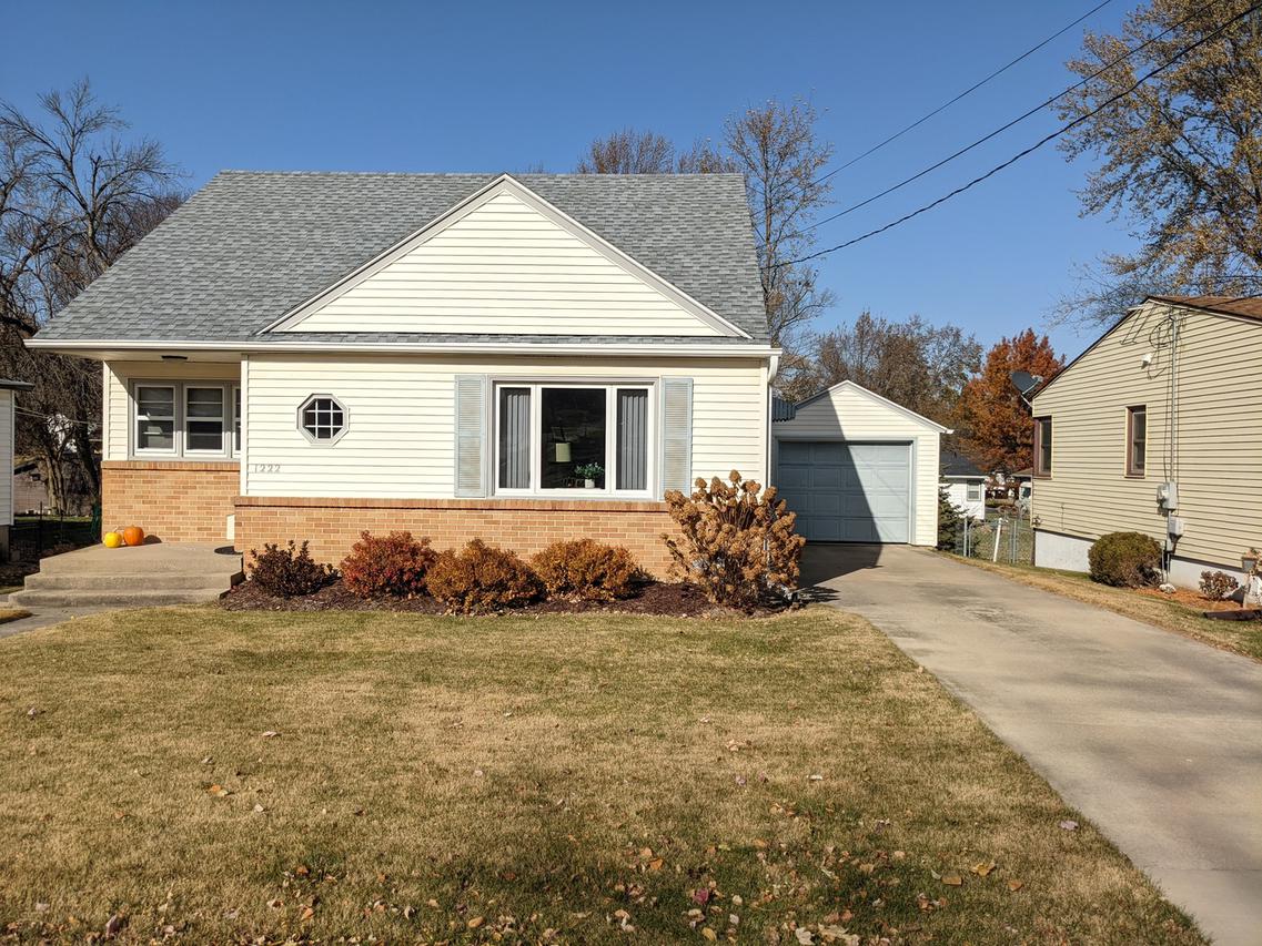 1222 W Empire St., Freeport, IL 61032