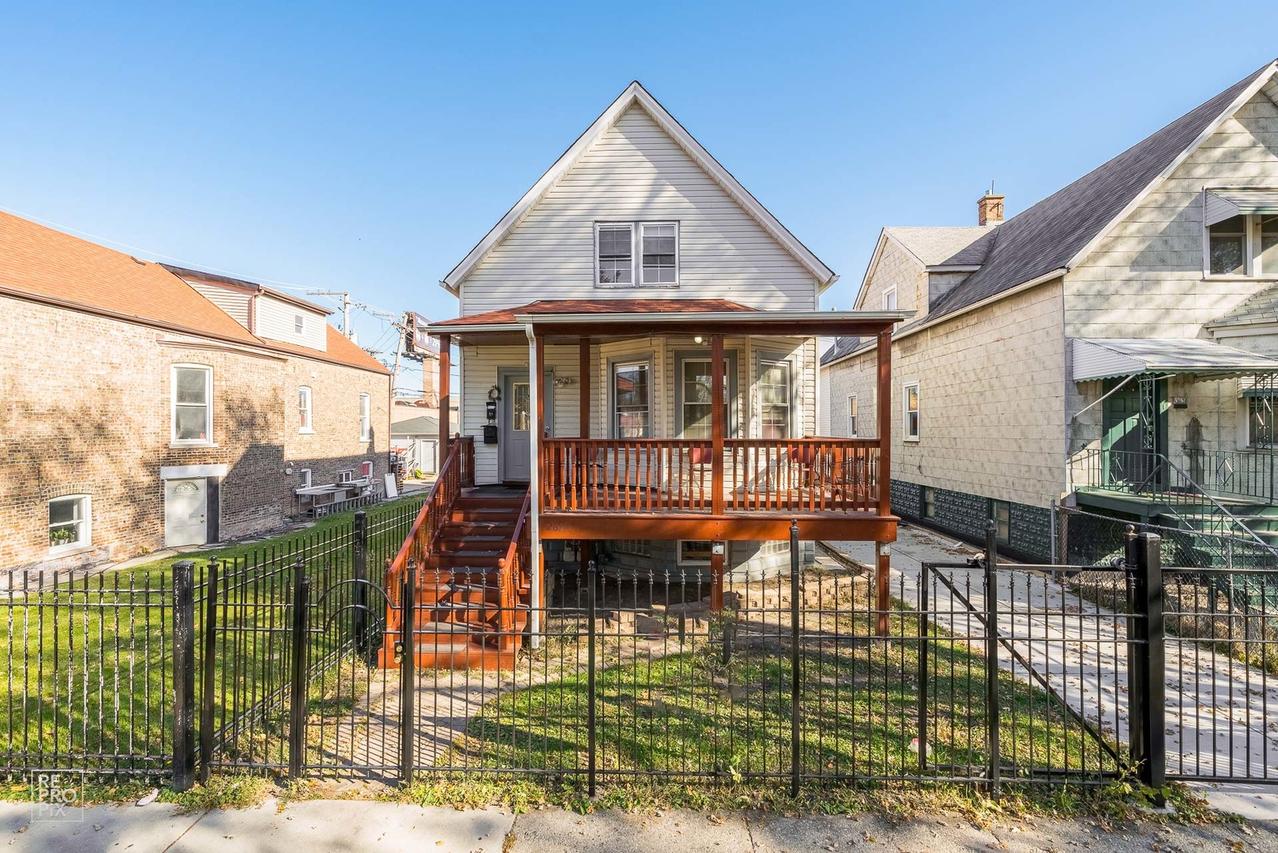 2621 S Komensky Ave., Chicago, IL 60623