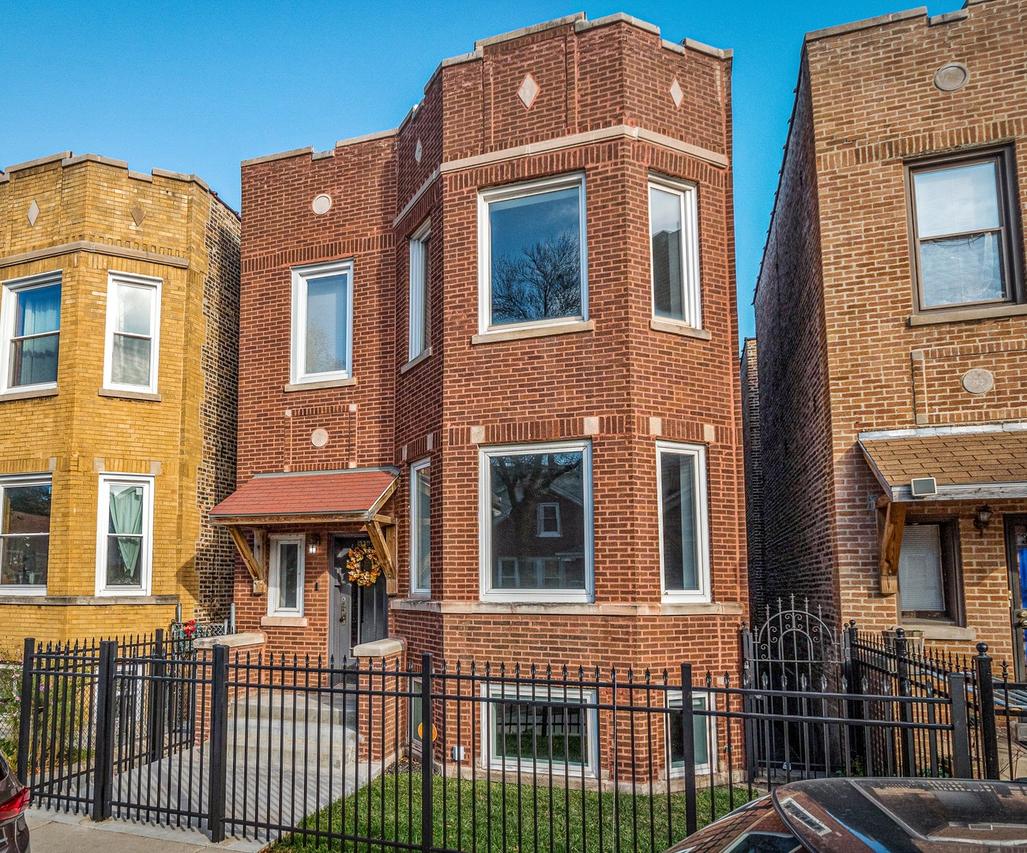 3207 S Lituanica Ave., Chicago, IL 60608