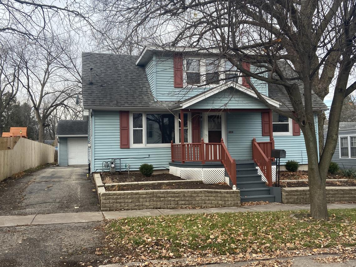 621 N 11th St., Dekalb, IL 60115