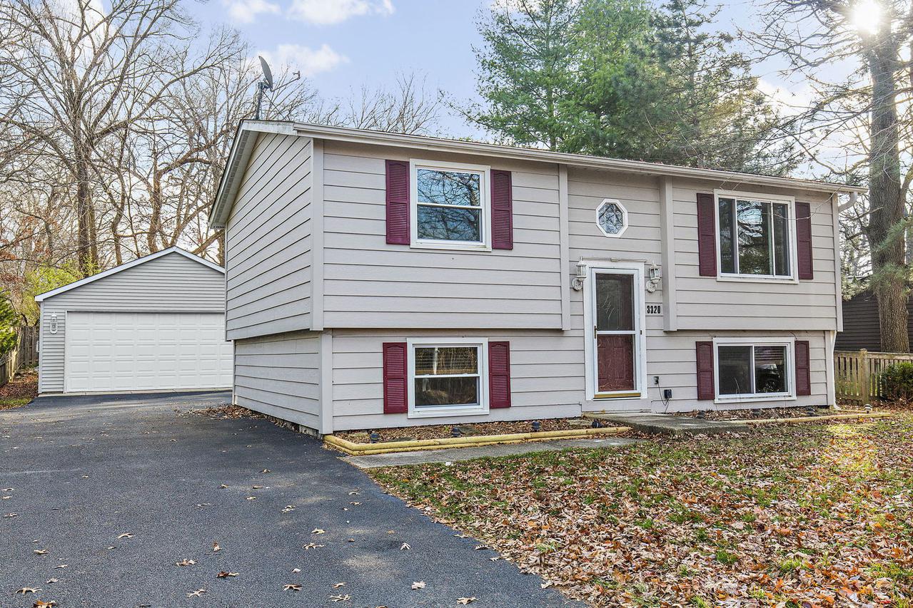 3320 Walnut Ct., Island Lake, IL 60042