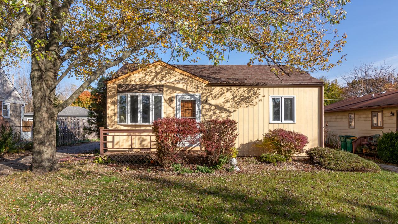 527 N Lakewood Ter., Round Lake, IL 60073
