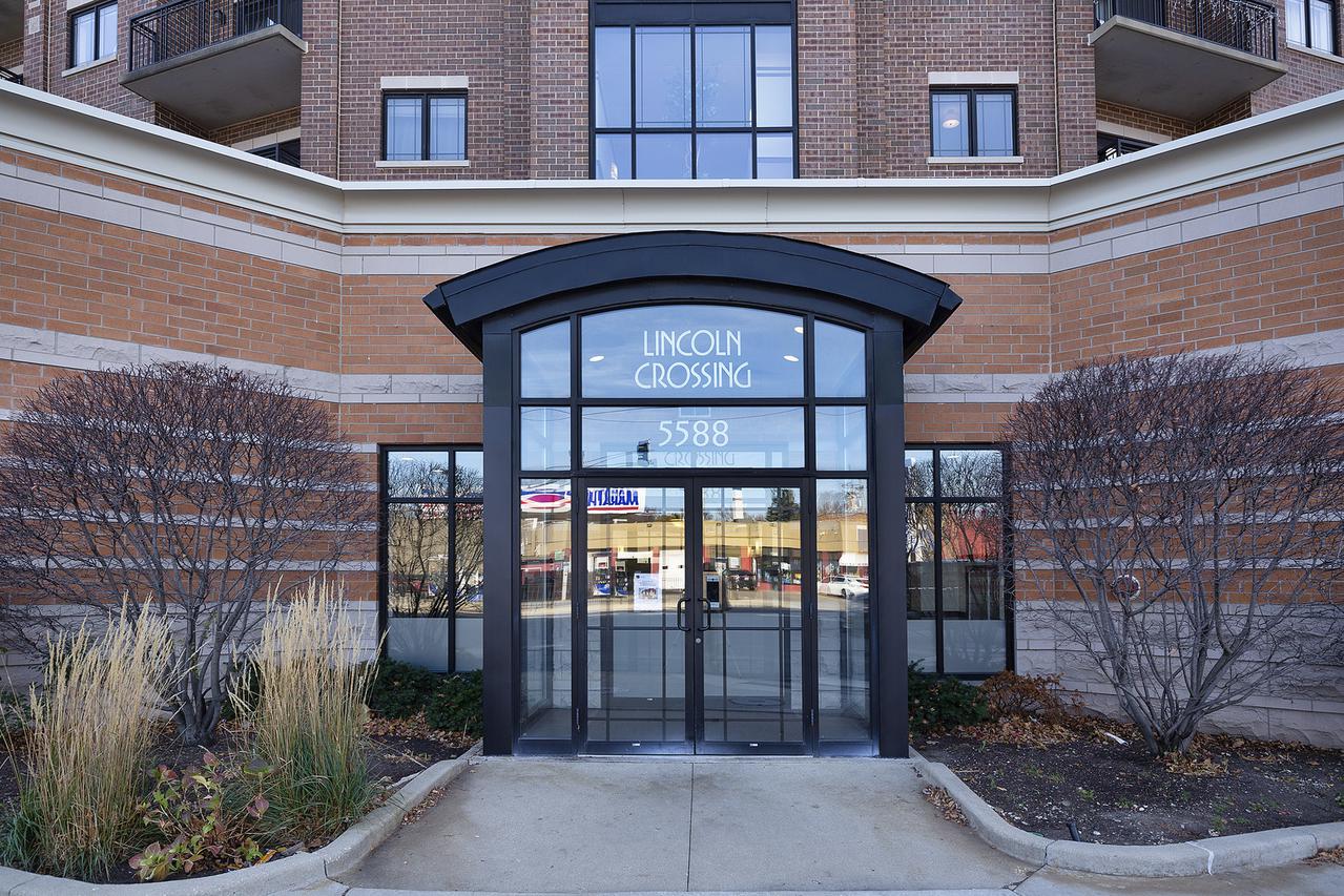 5588 N Lincoln Ave. #310, Chicago, IL 60659