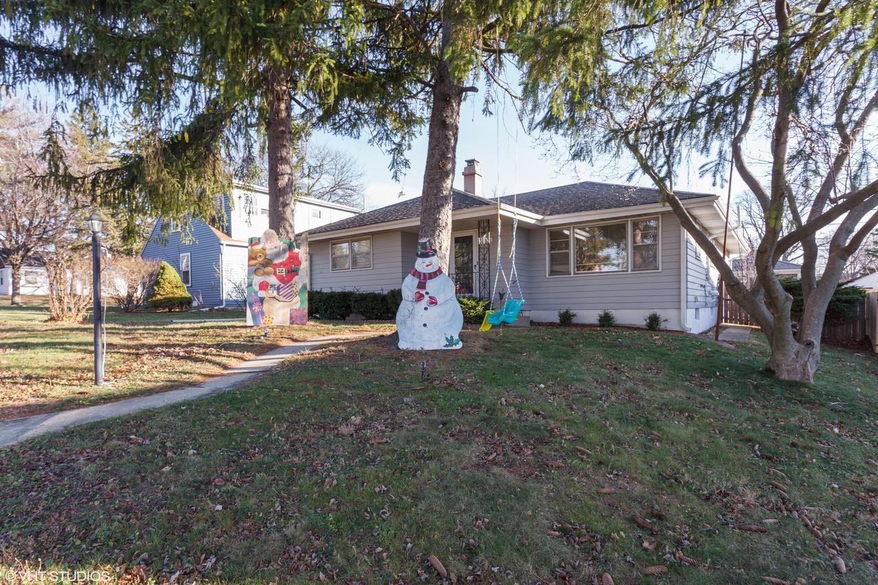 305 S Hudson St., Westmont, IL 60559