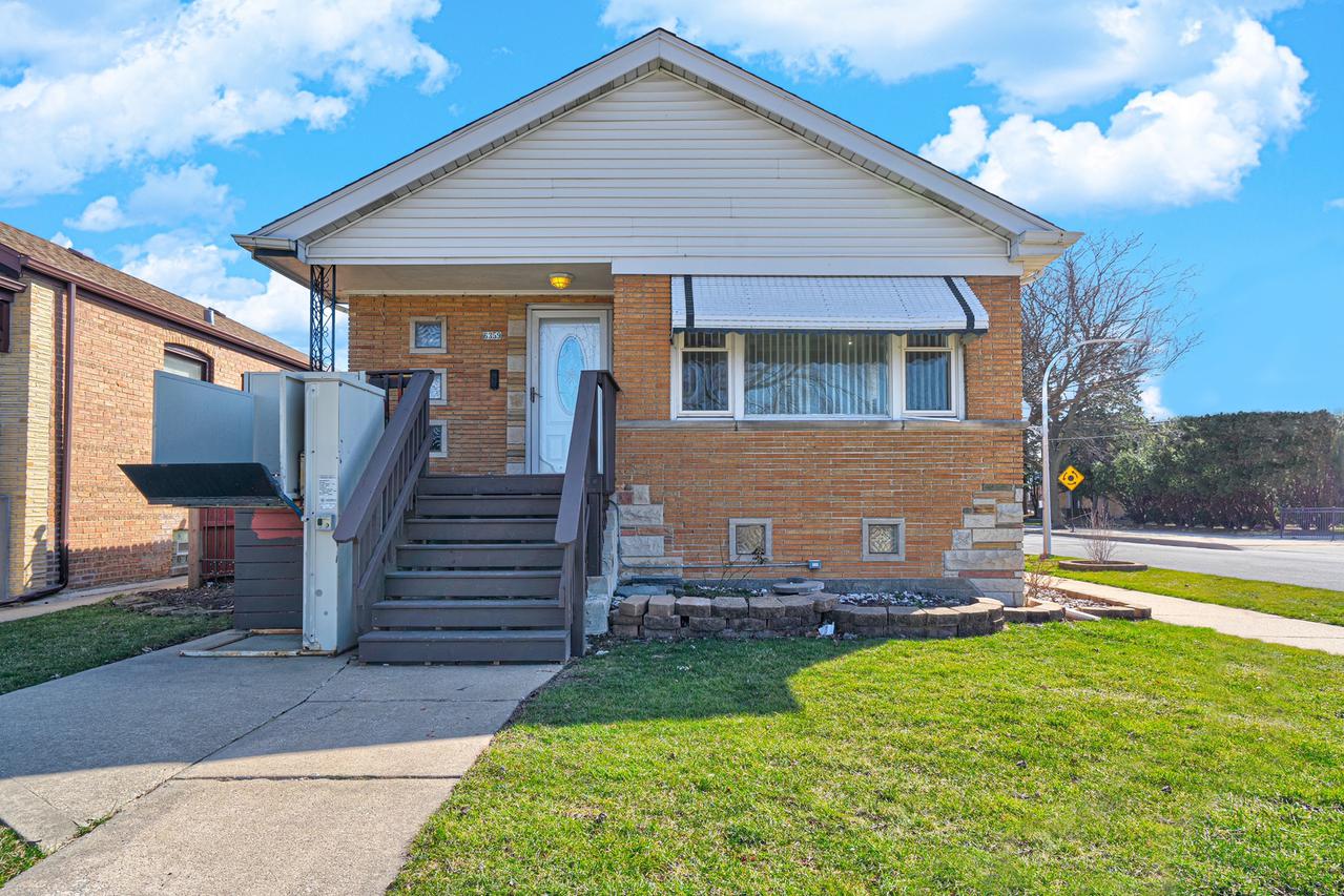 [Address Hidden by Seller], Chicago, IL 60649