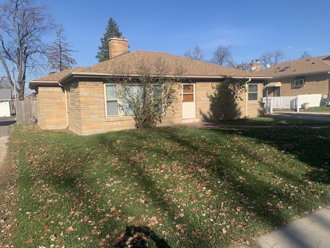 905 W Hillside Dr., Bensenville, IL 60106