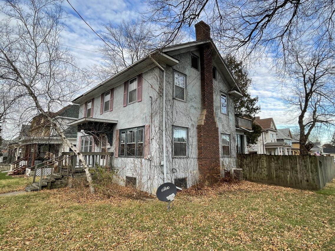 449 S West Ave., Freeport, IL 61032