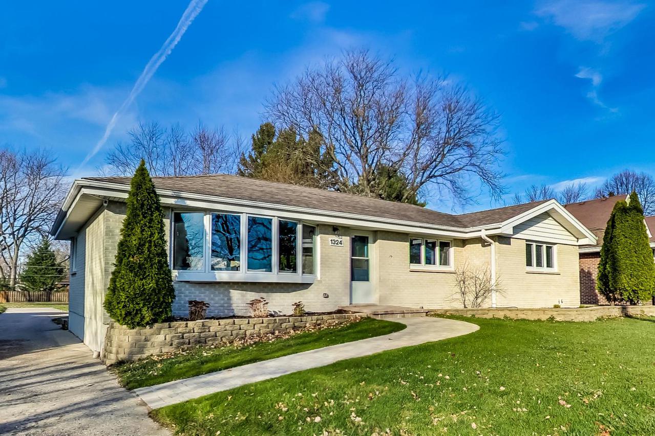 1324 N Wilke Rd., Arlington Heights, IL 60004