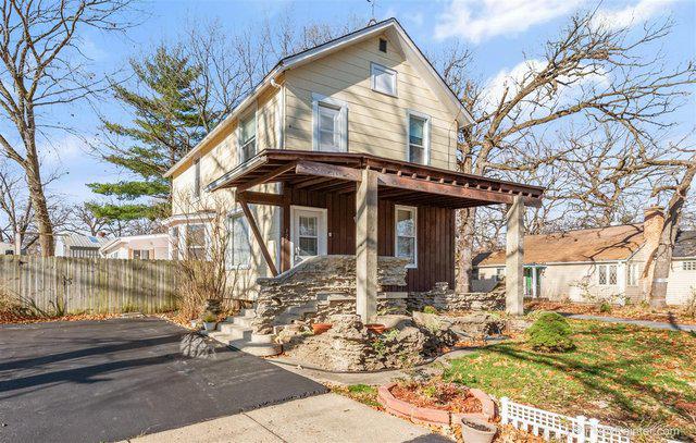 122 Monroe St., North Aurora, IL 60542