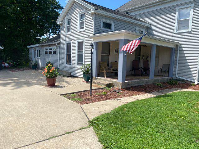 215 W Division St., Amboy, IL 61310