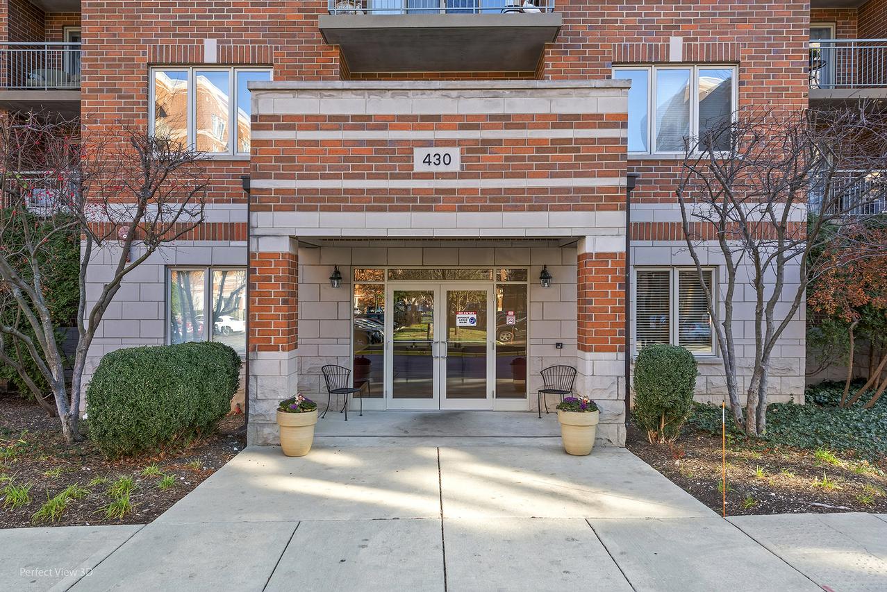 430 S Western Ave. #605, Des Plaines, IL 60016