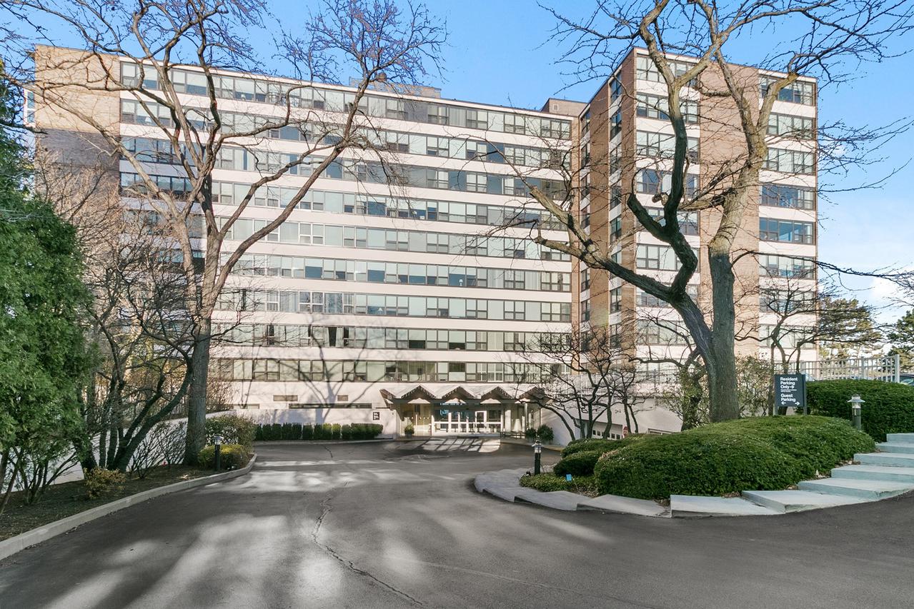 1616 Sheridan Rd. #8D, Wilmette, IL 60091