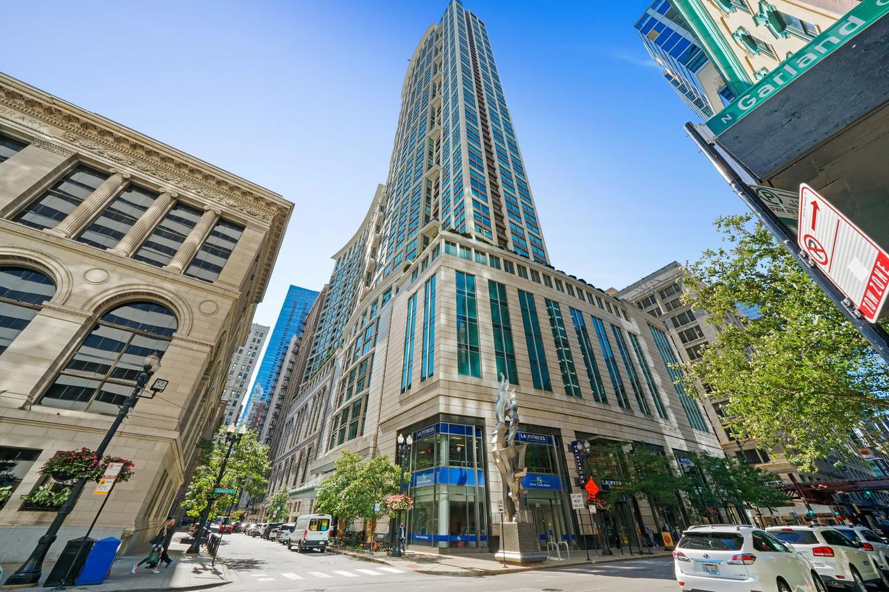 130 N Garland Ct. #4202, Chicago, IL 60602