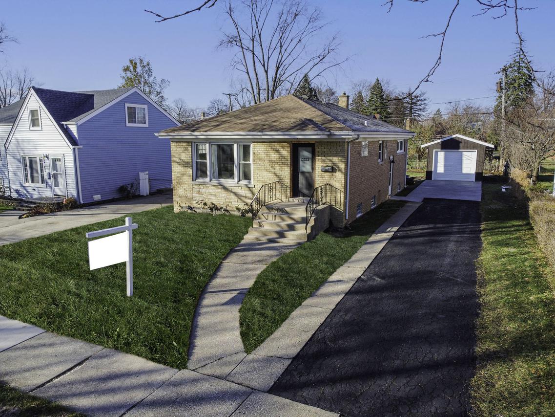 2222 S 13th Ave., Broadview, IL 60155