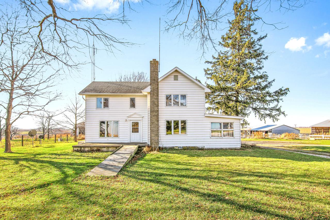 26907 Esmond Rd., Esmond, IL 60129