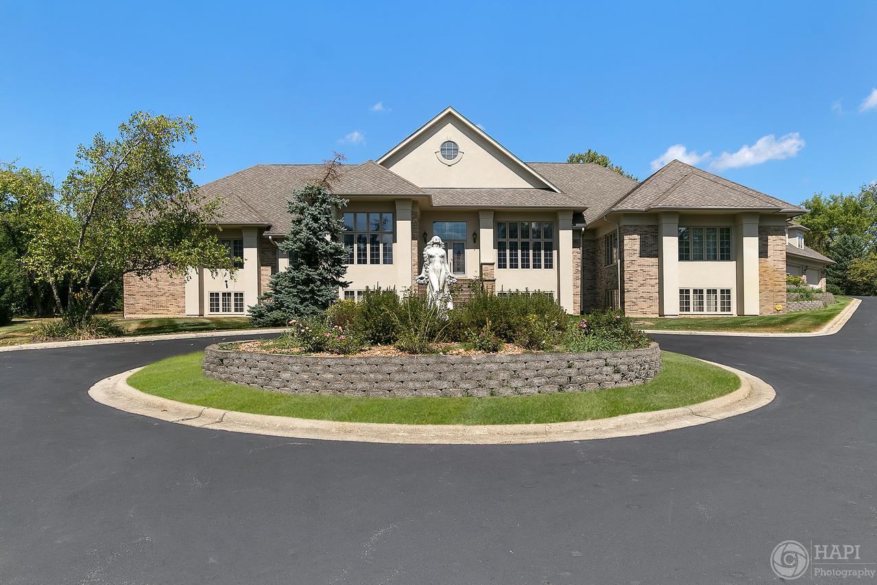 8 Trenton Ct., South Barrington, IL 60010