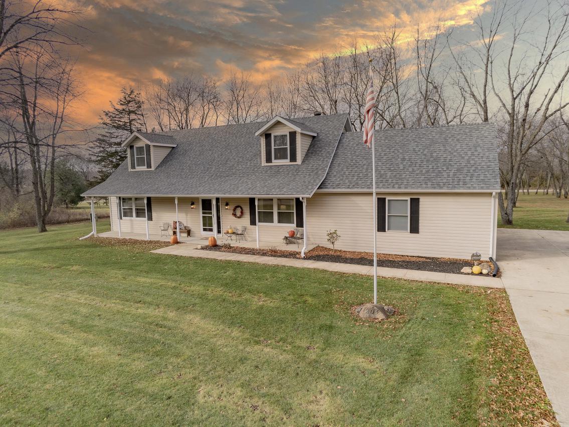 203 Tamarack Dr., Dixon, IL 61021