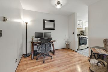 2S763 Winchester Cir. #E4, Warrenville, IL 60555