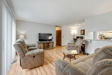 2S763 Winchester Cir. #E4, Warrenville, IL 60555