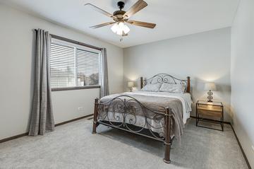 2S763 Winchester Cir. #E4, Warrenville, IL 60555
