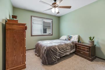 2S763 Winchester Cir. #E4, Warrenville, IL 60555