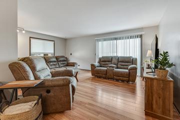 2S763 Winchester Cir. #E4, Warrenville, IL 60555
