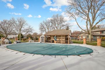 2S763 Winchester Cir. #E4, Warrenville, IL 60555