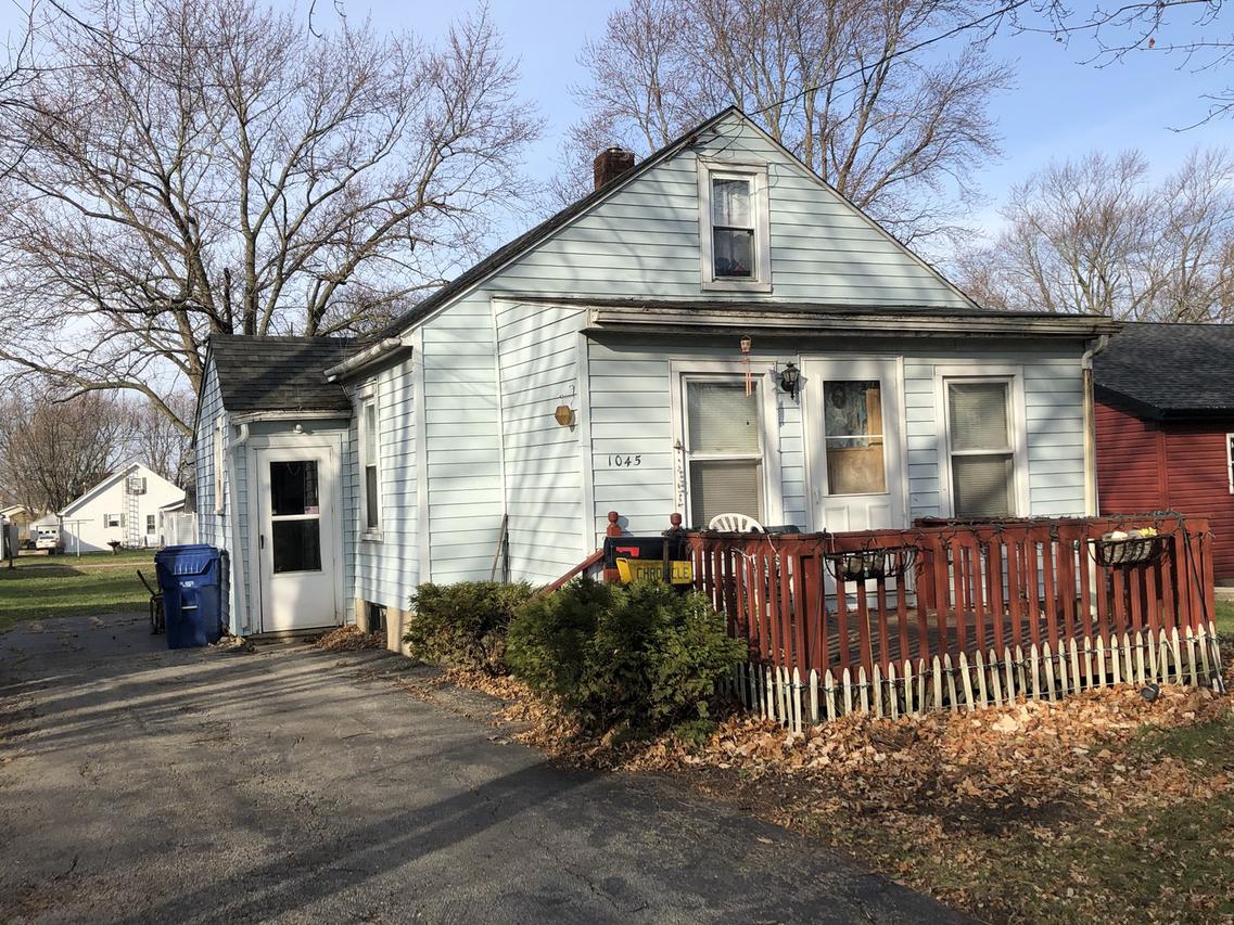 1045 S 6th St., Dekalb, IL 60115