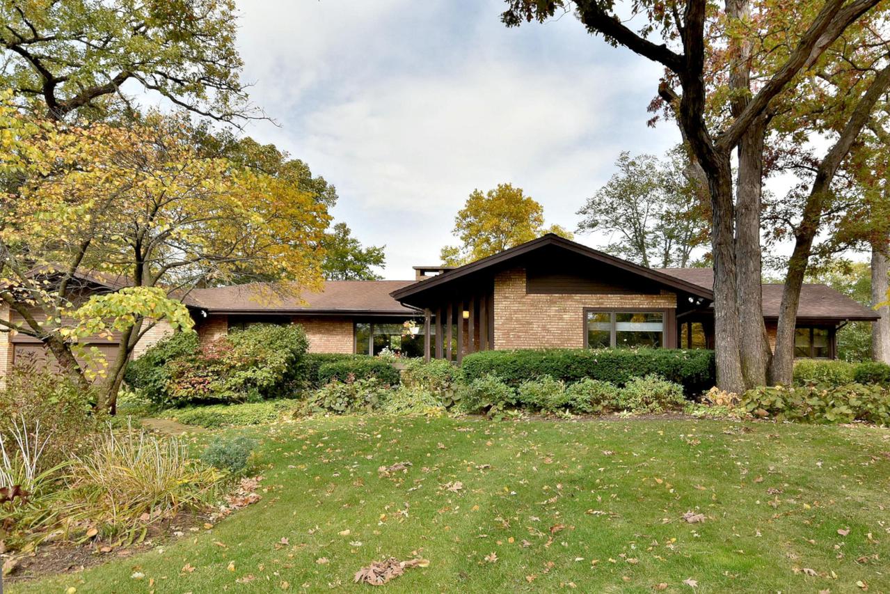 6457 Blackhawk Tr., Indian Head Park, IL 60525