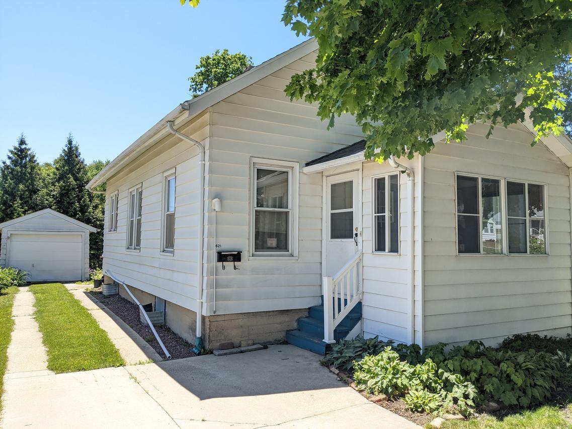 621 W Homer St., Freeport, IL 61032