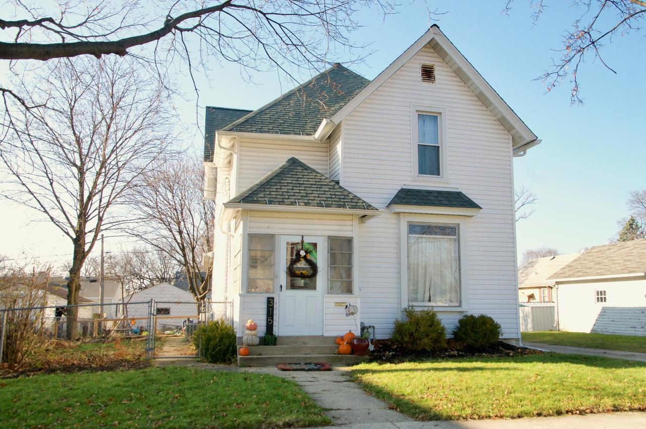 315 E 1st St., East Dundee, IL 60118