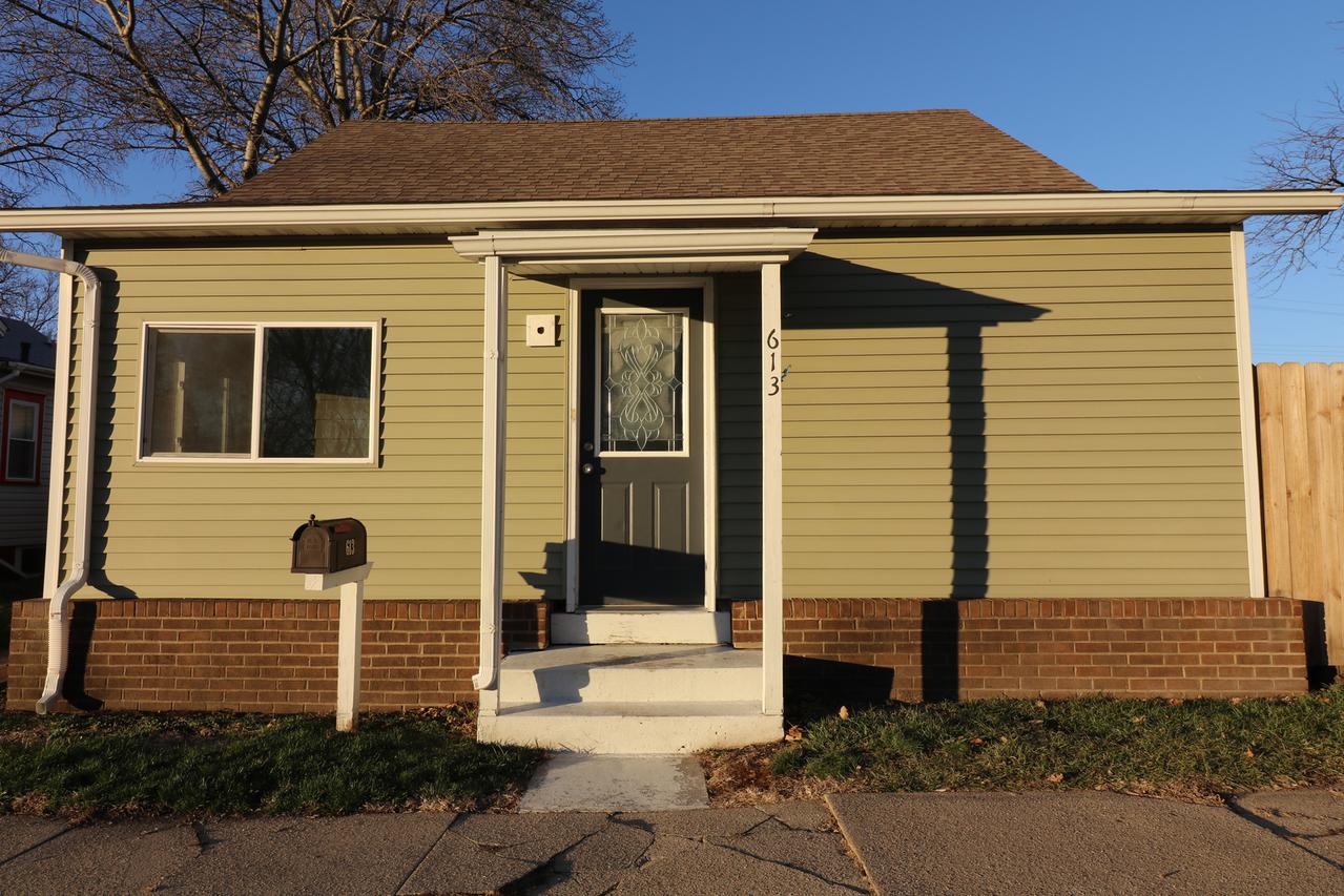 613 E Macon St., Clinton, IL 61727