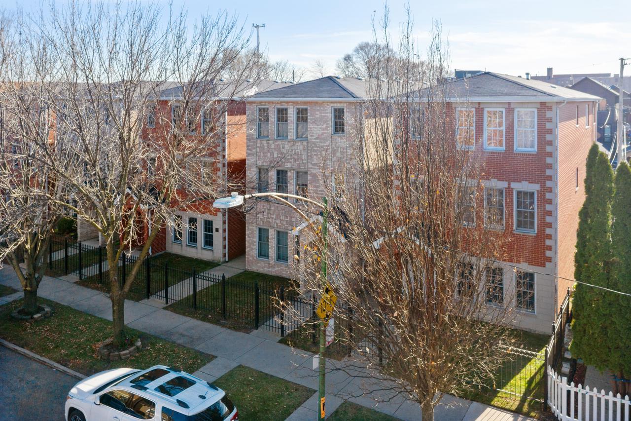 425 W 38th St. #3, Chicago, IL 60609