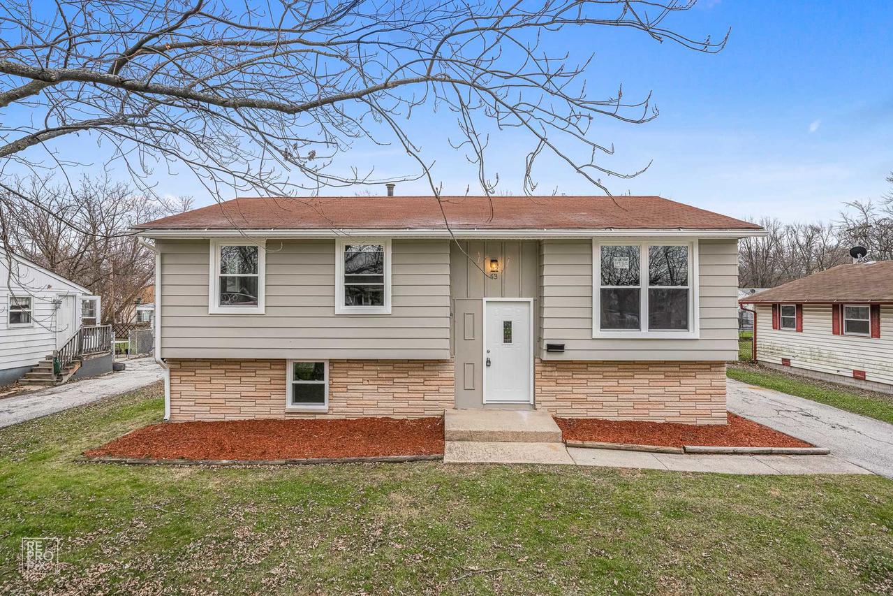 43 S Sycamore Ln., Glenwood, IL 60425