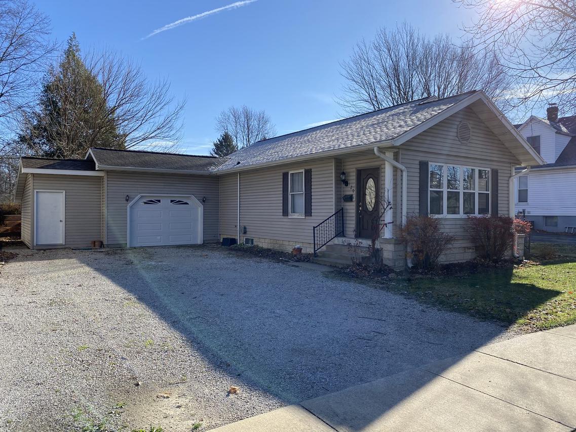 120 N Pine St., Arcola, IL 61910