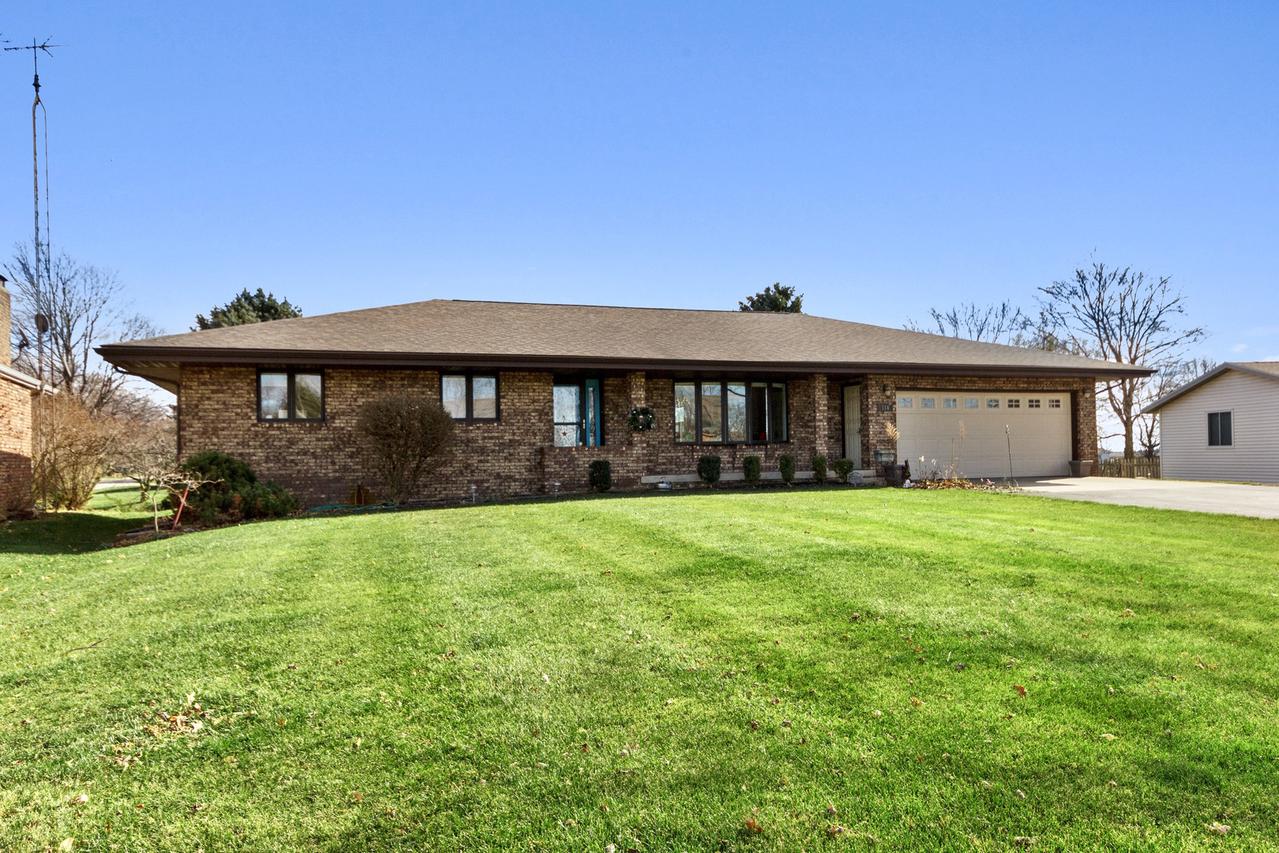 114 W Hislop Dr., Cissna Park, IL 60924