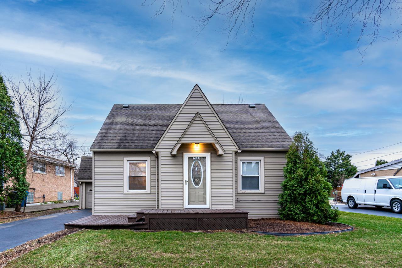 7013 W 95th Pl., Oak Lawn, IL 60453