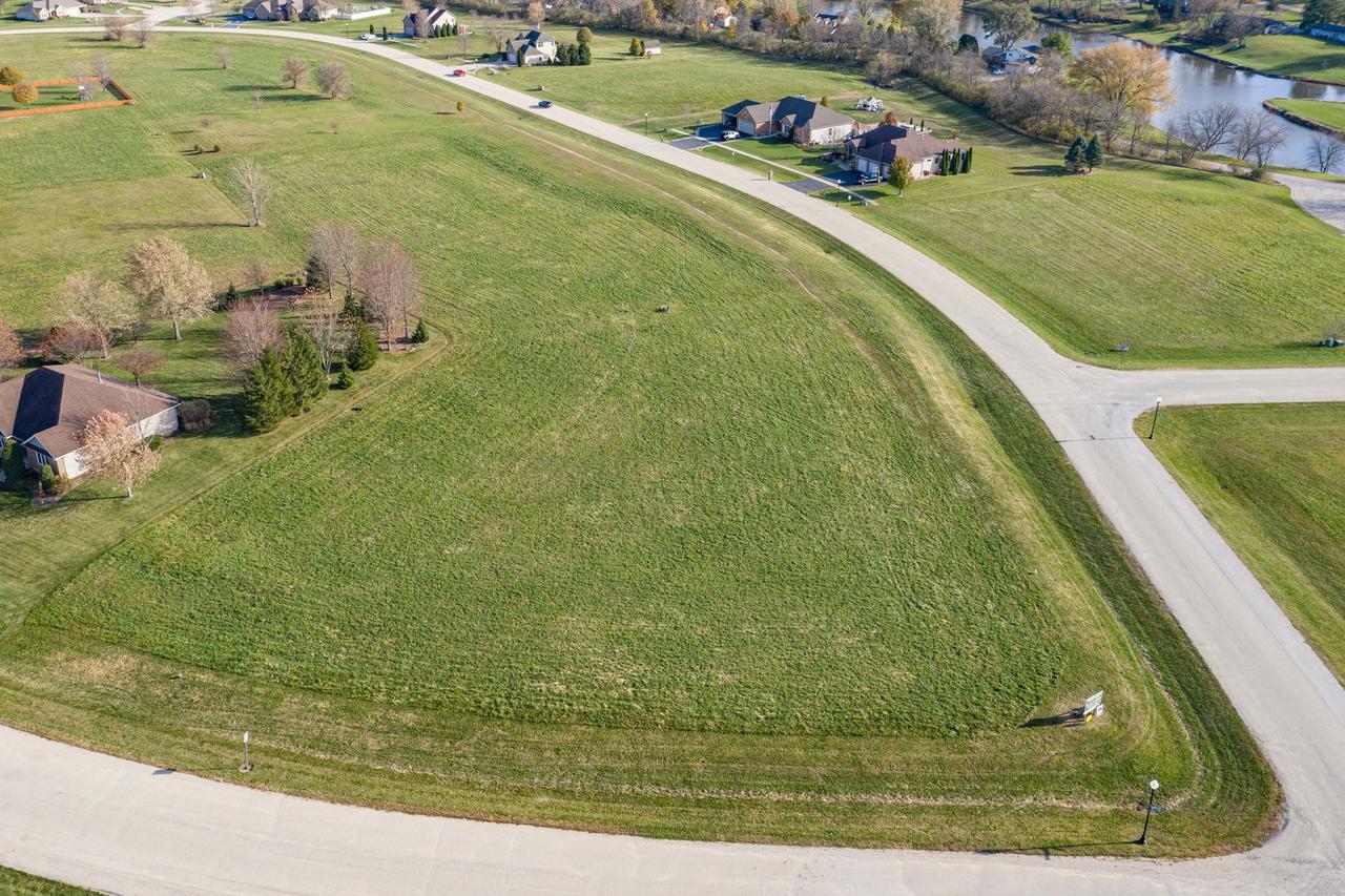 965 Fox Trail Ln., Somonauk, IL 60552