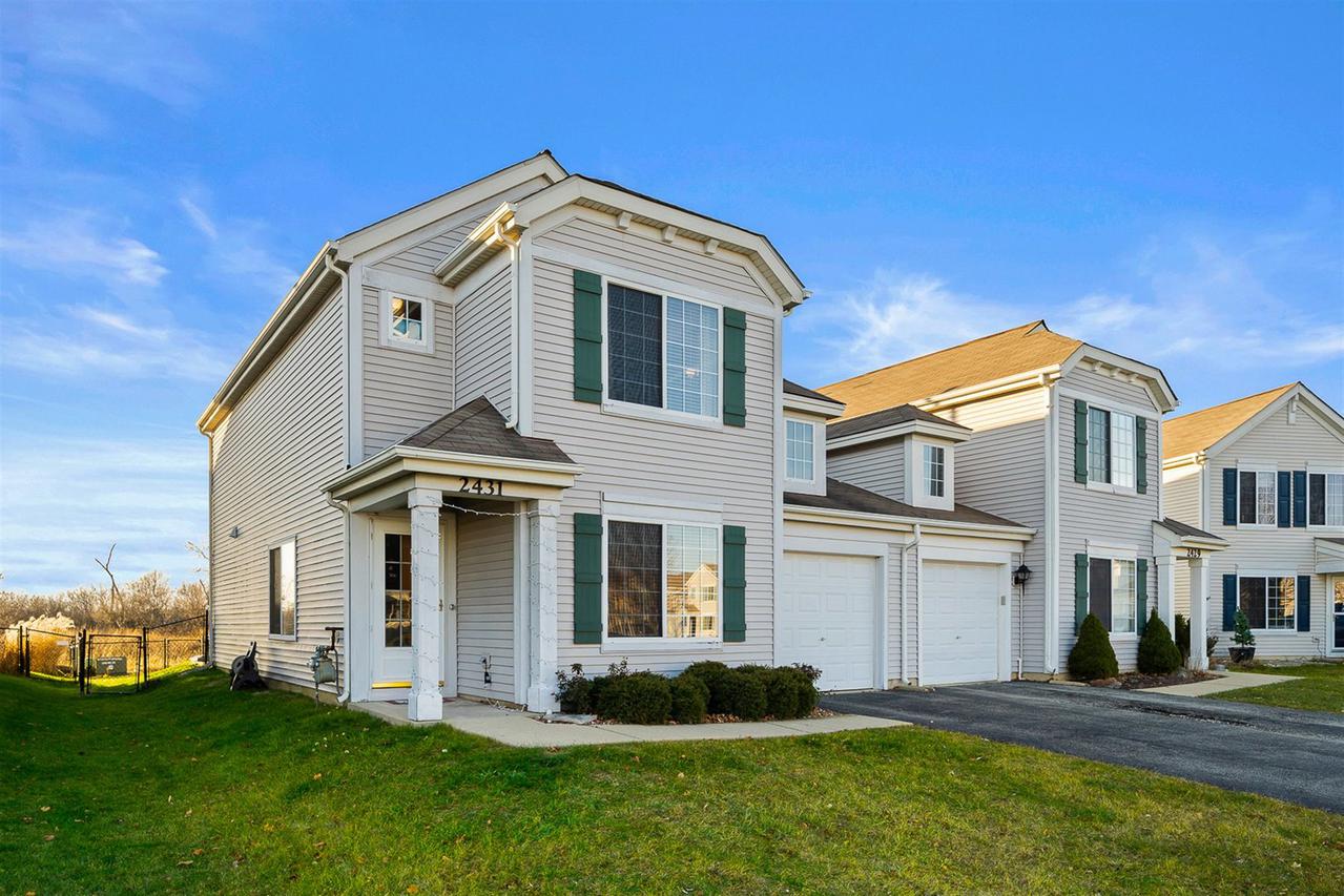 2431 Roxbury Ln., Montgomery, IL 60538