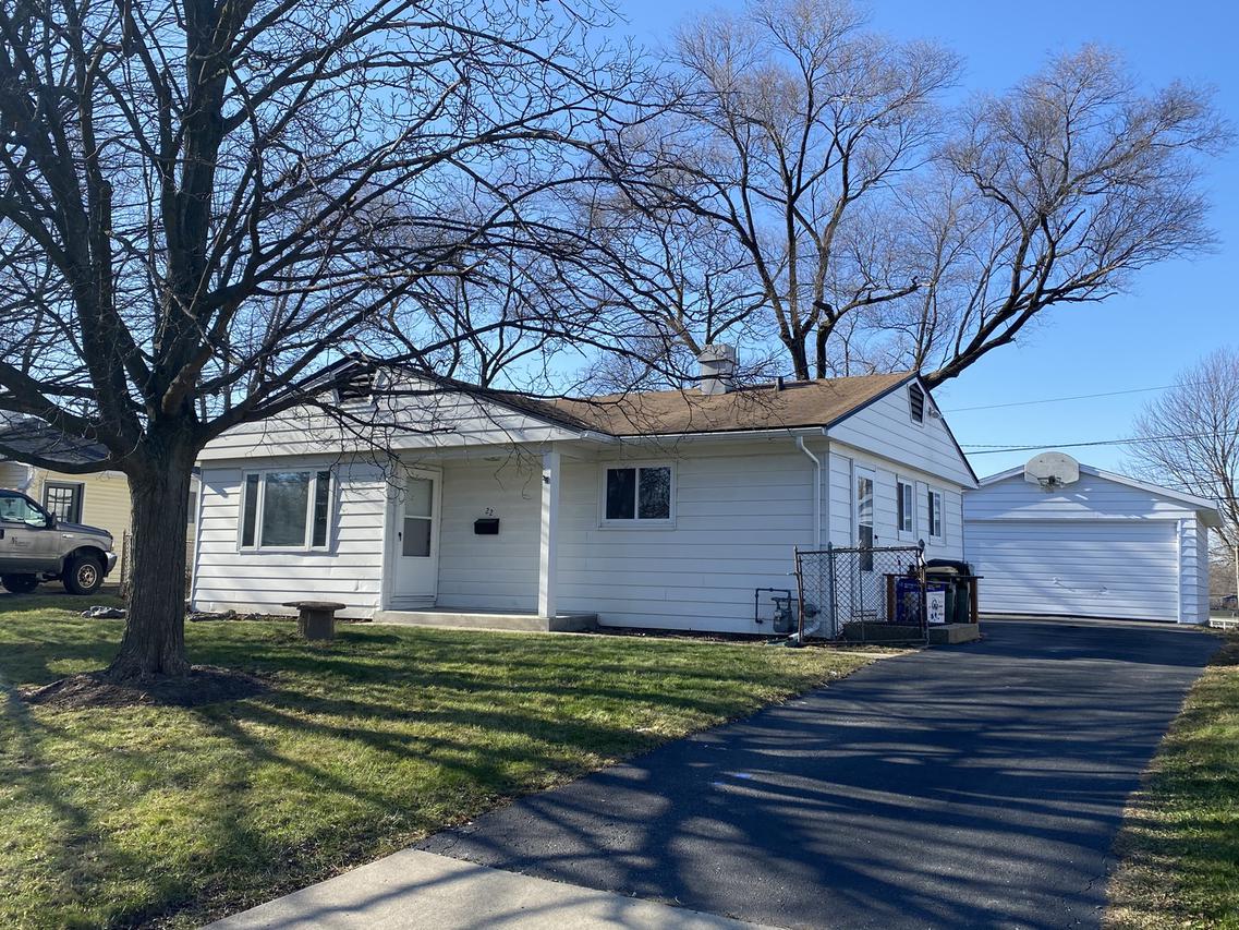 22 Pine St., Carpentersville, IL 60110